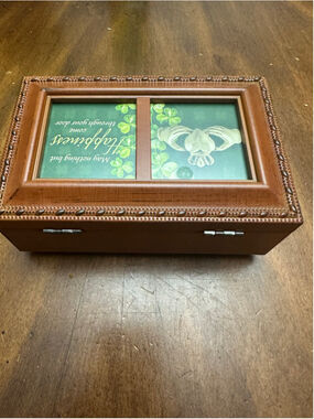 Cottage Garden Irish Claddagh Music Box – Plays "Irish Lullaby" (New in Box)